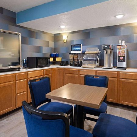 Days Inn & Suites By Wyndham Kokomo Extérieur photo