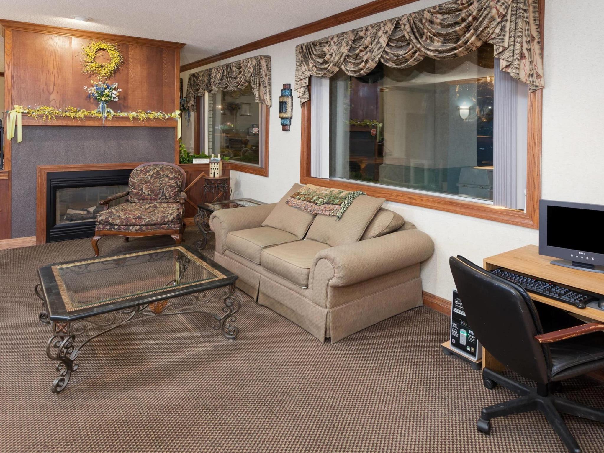 Days Inn & Suites By Wyndham Kokomo Extérieur photo
