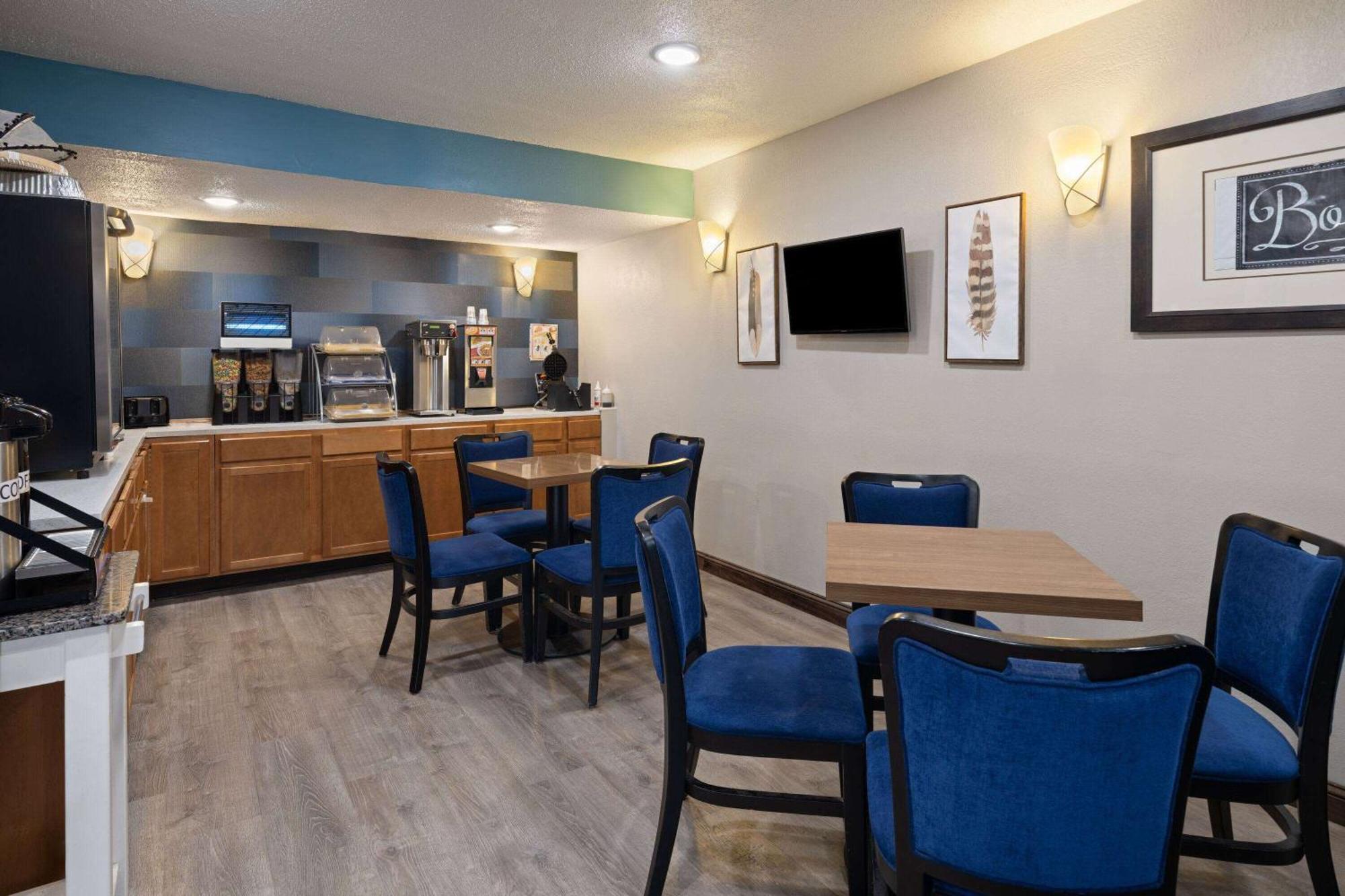 Days Inn & Suites By Wyndham Kokomo Extérieur photo