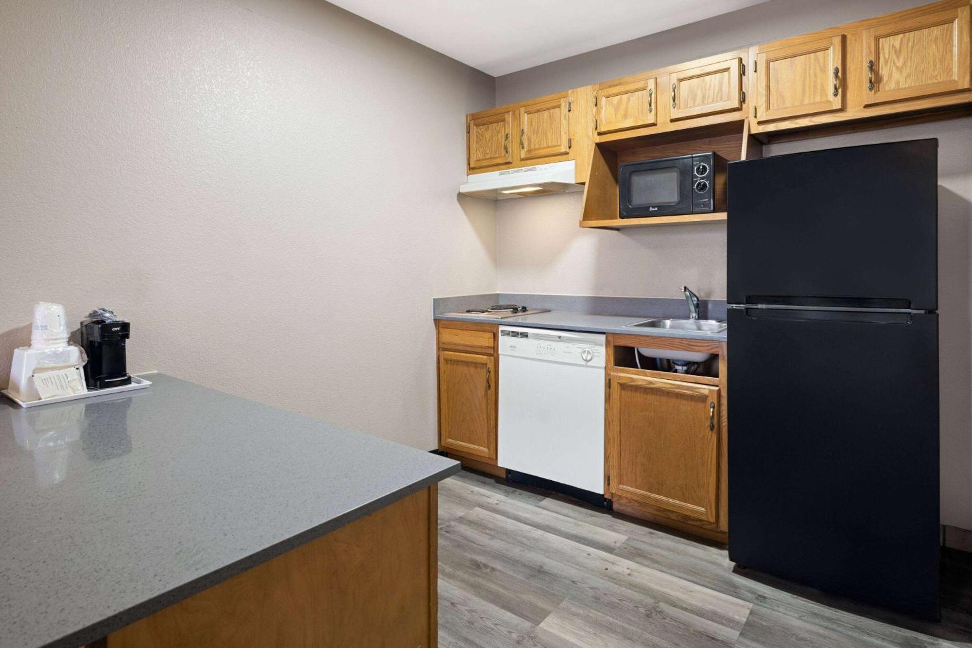 Days Inn & Suites By Wyndham Kokomo Extérieur photo