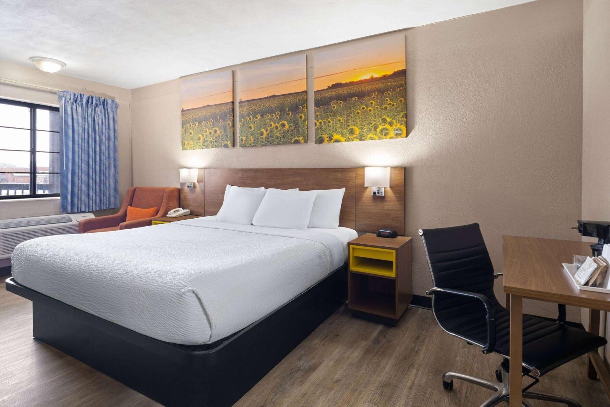 Days Inn & Suites By Wyndham Kokomo Extérieur photo