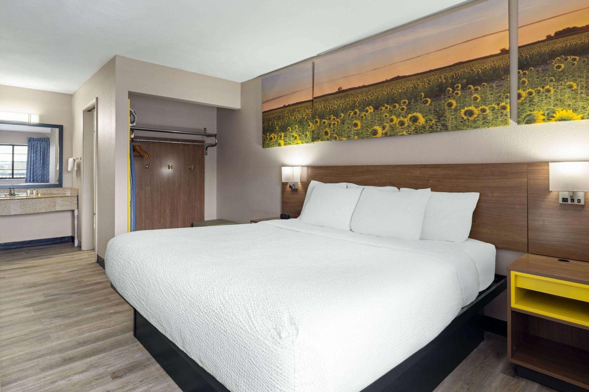 Days Inn & Suites By Wyndham Kokomo Extérieur photo