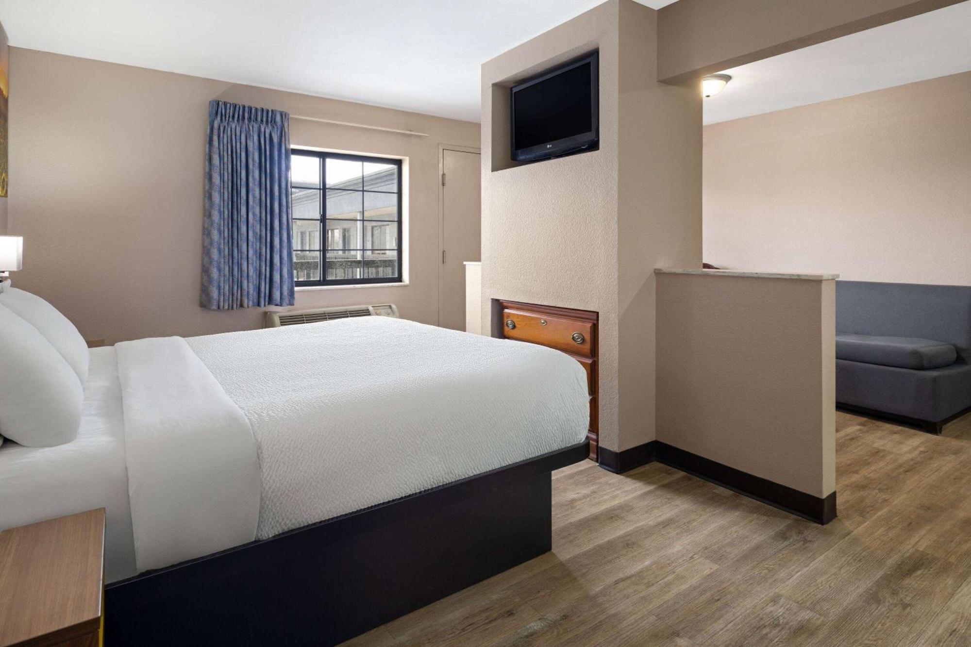 Days Inn & Suites By Wyndham Kokomo Extérieur photo