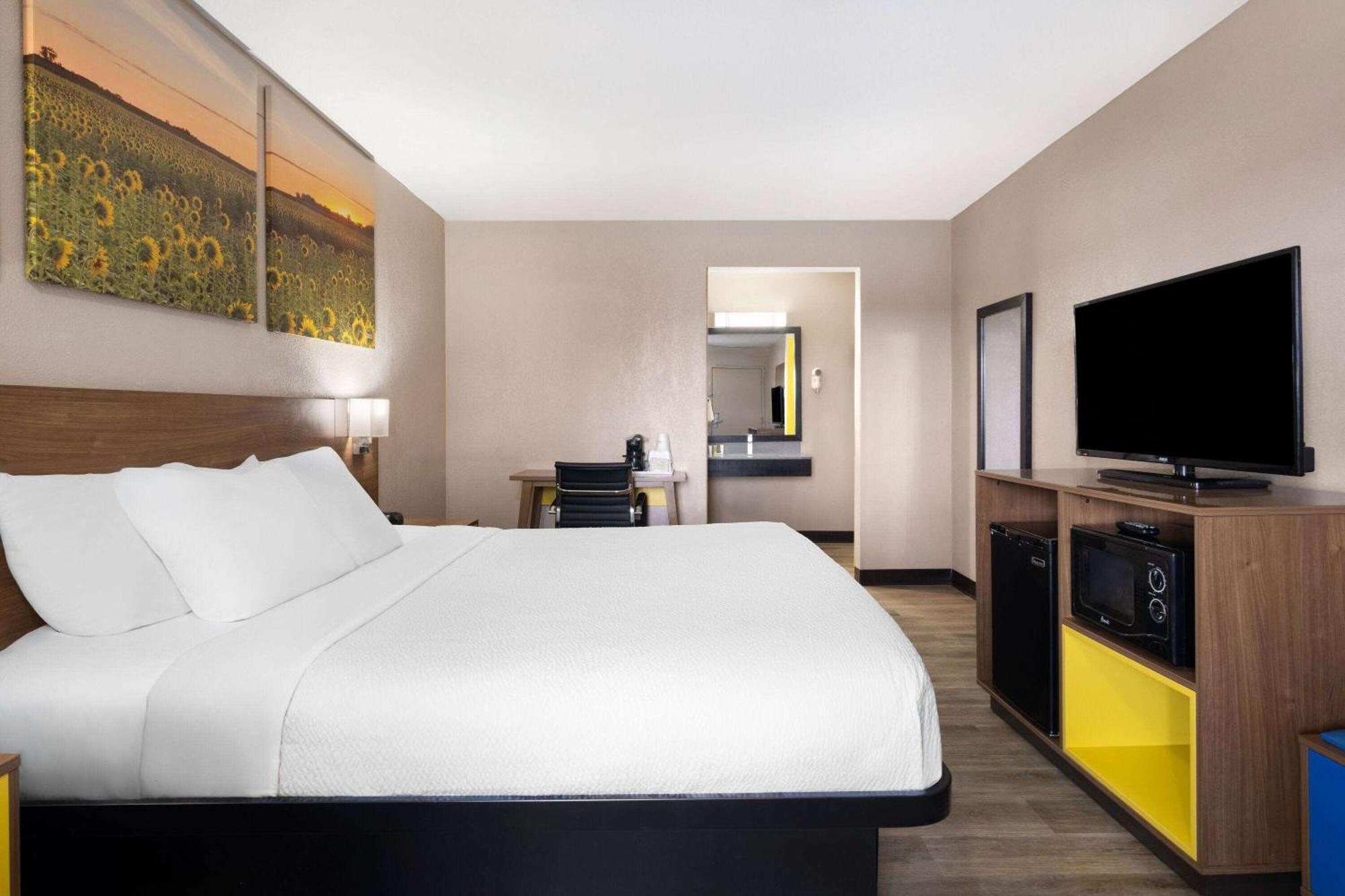 Days Inn & Suites By Wyndham Kokomo Extérieur photo
