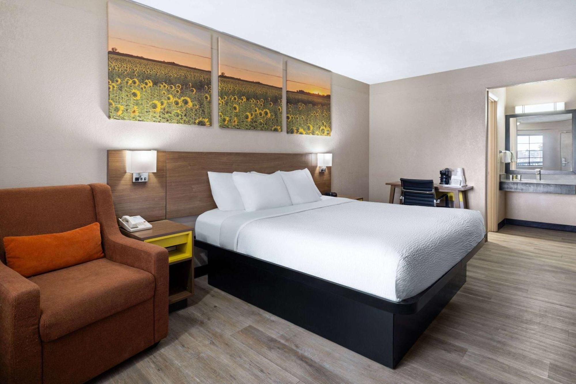 Days Inn & Suites By Wyndham Kokomo Extérieur photo