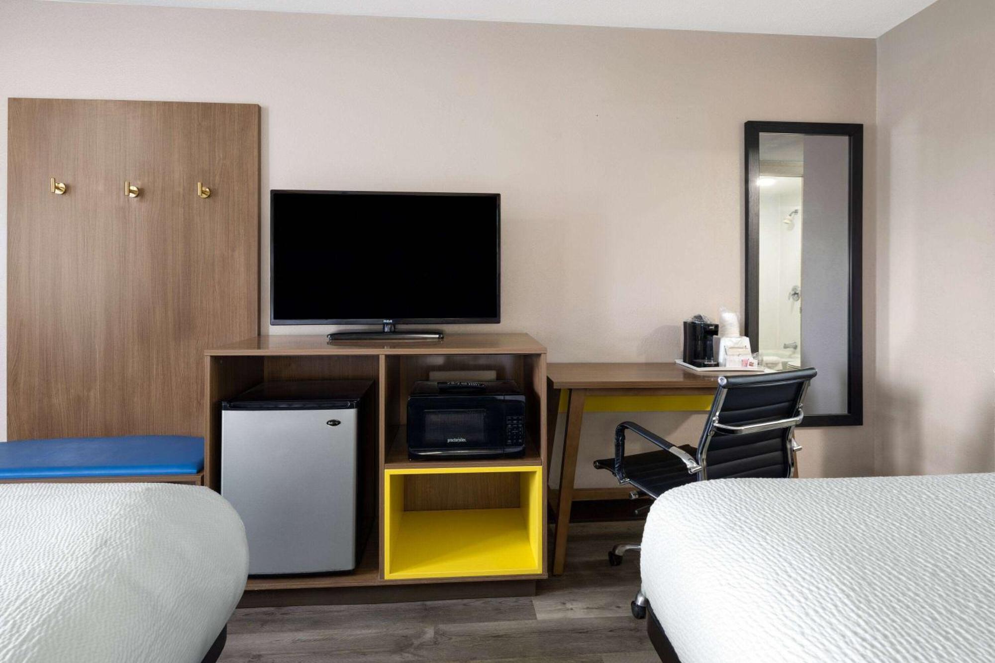 Days Inn & Suites By Wyndham Kokomo Extérieur photo